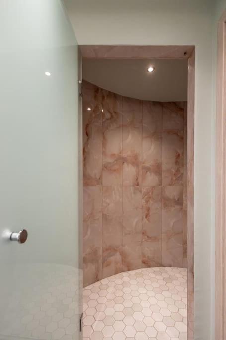 Smaragdi Luxury Jacuzzi Apartment Noho Premium Living Athen Exterior foto