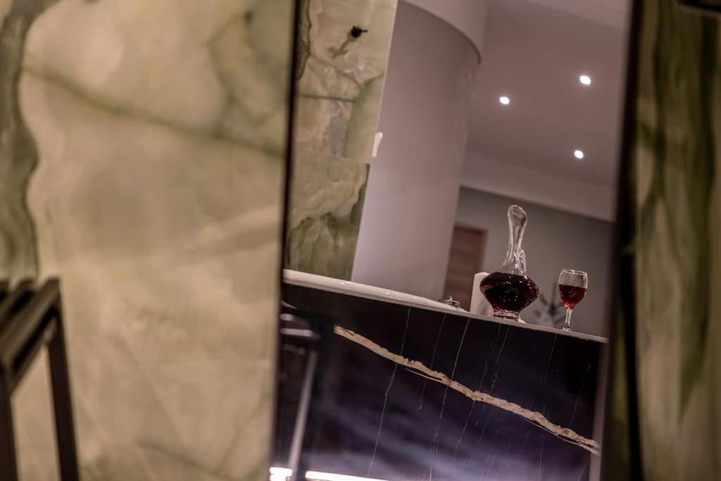 Smaragdi Luxury Jacuzzi Apartment Noho Premium Living Athen Exterior foto