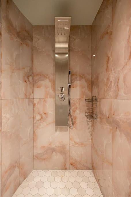 Smaragdi Luxury Jacuzzi Apartment Noho Premium Living Athen Exterior foto