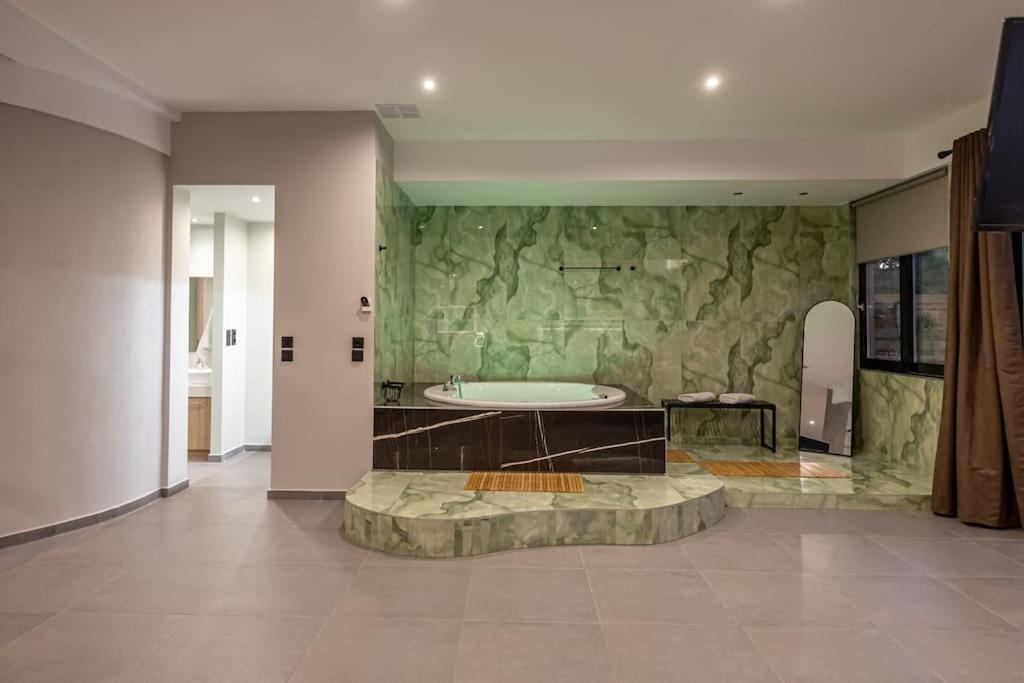 Smaragdi Luxury Jacuzzi Apartment Noho Premium Living Athen Exterior foto